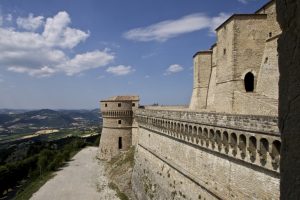 Rocca di San Leo su sperone calcareo Valmarecchia Montefeltro Cagliostro