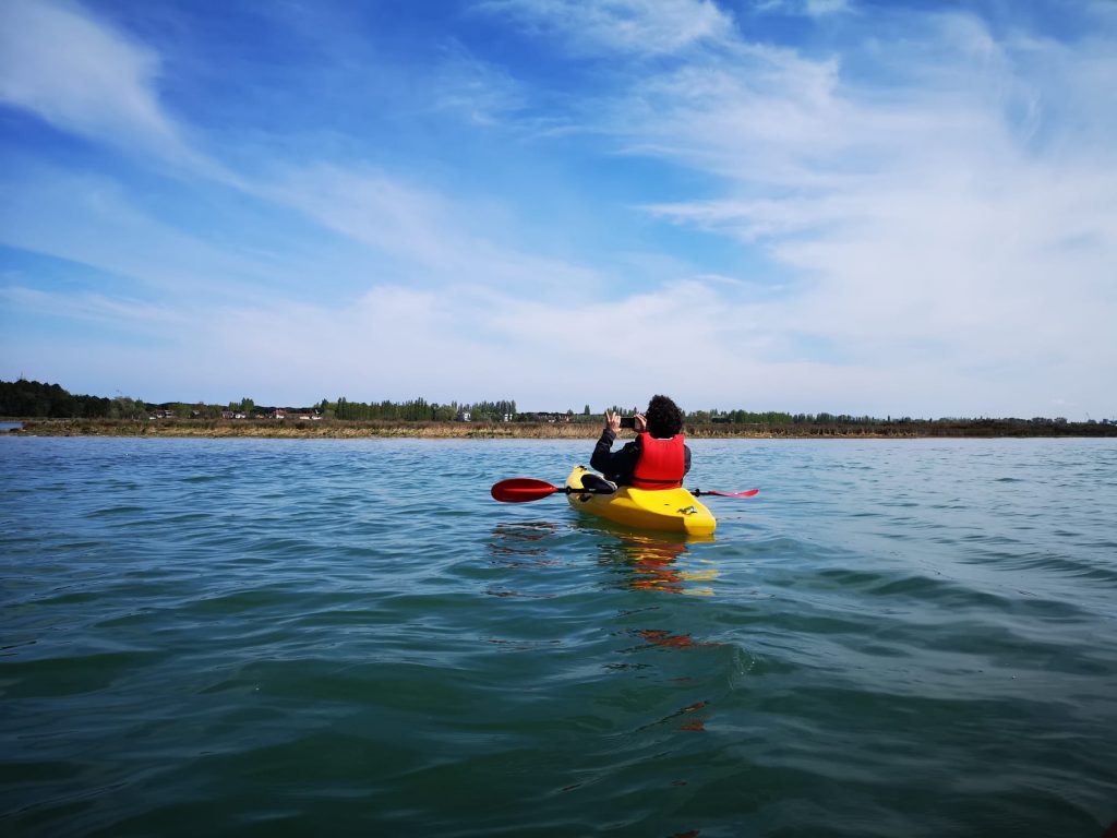 In canoa all'isola degli Spinaroni