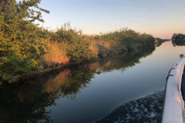 Le prime luci della salina